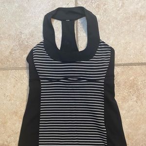 Black white lululemon tank- no flaws
